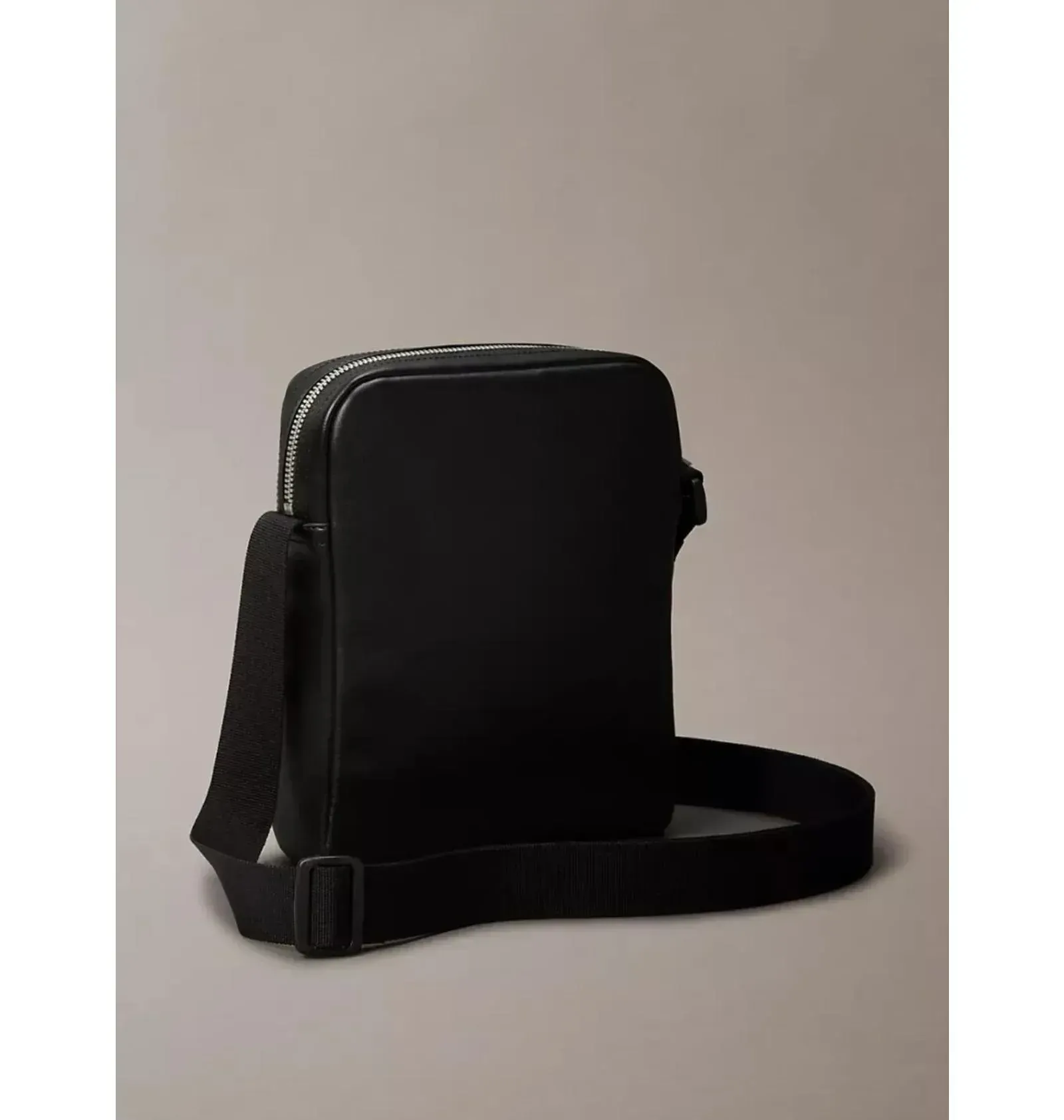 Сумка через плече Calvin Klein Monogram Reporter Black (4G3005G-001)