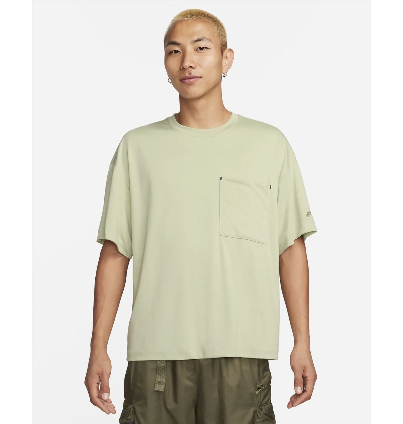 Футболка чоловіча Nike Sportswear Tech Pack Dri-Fit Short-Sleeve Top Green FB7392-371