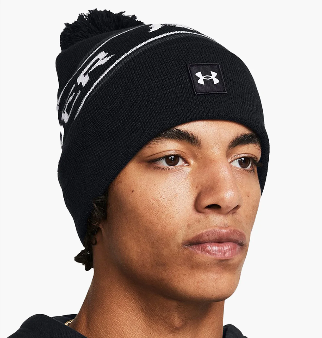 Шапка чоловіча Under Armour MenS Halftime Pom Beanie Black 1379985-001