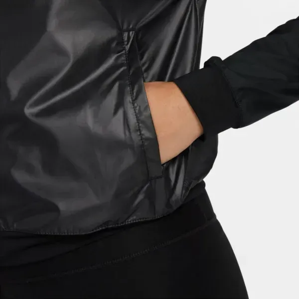 Куртка жіноча Nike W Swsh Run Jkt (DD6847-010)