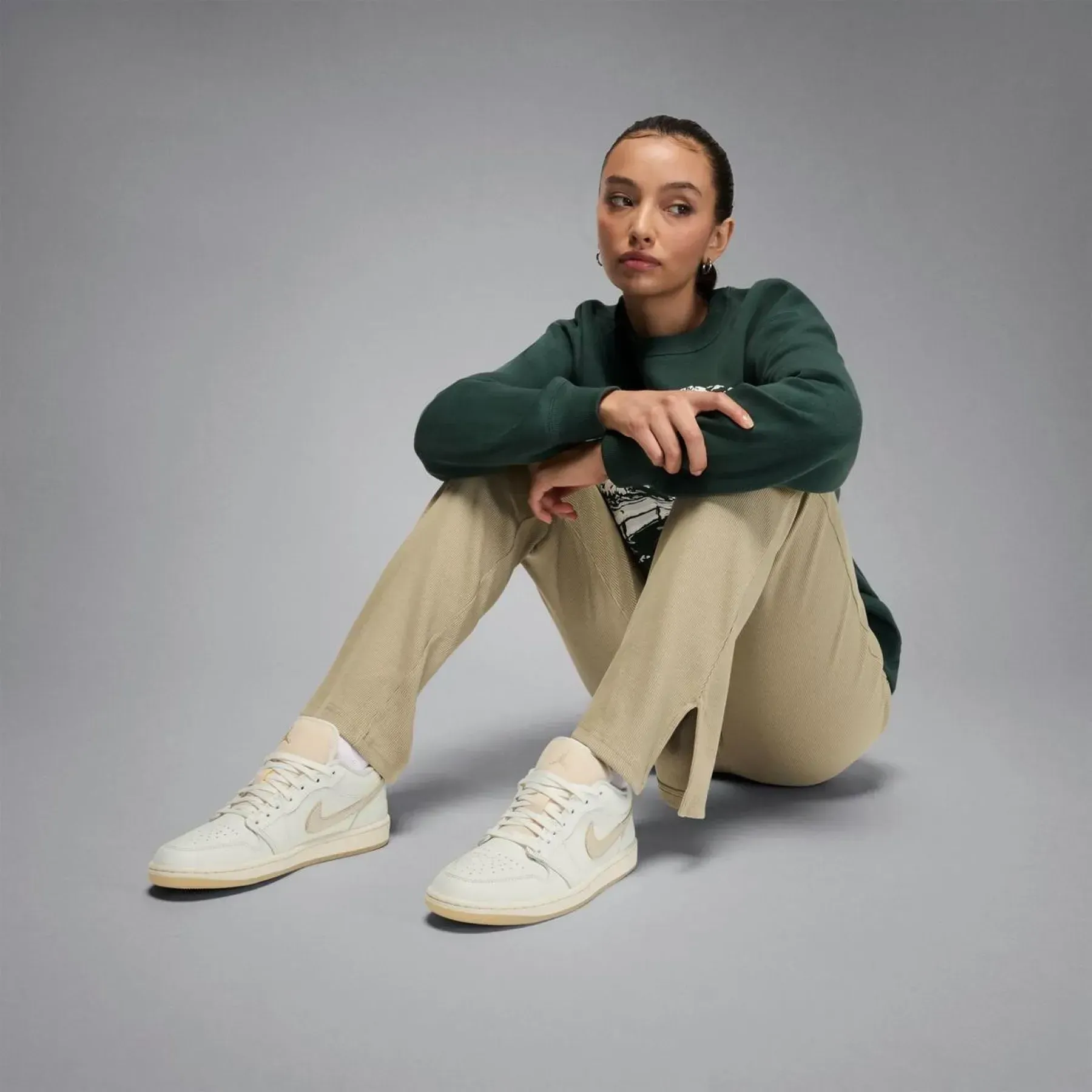 Кросівки жіночі Jordan Wmns Air Jordan 1 Low Se (HV5157-100)