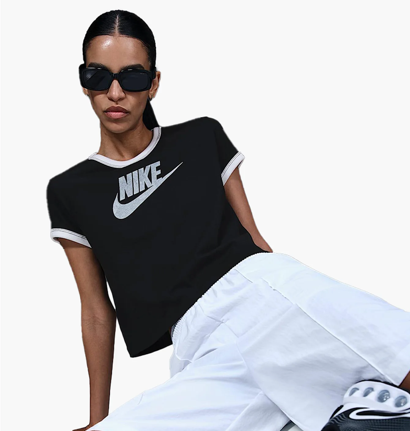 Футболка жіноча Nike Sportswear Short-Sleeve Ringer T-Shirt Black IF4072-010