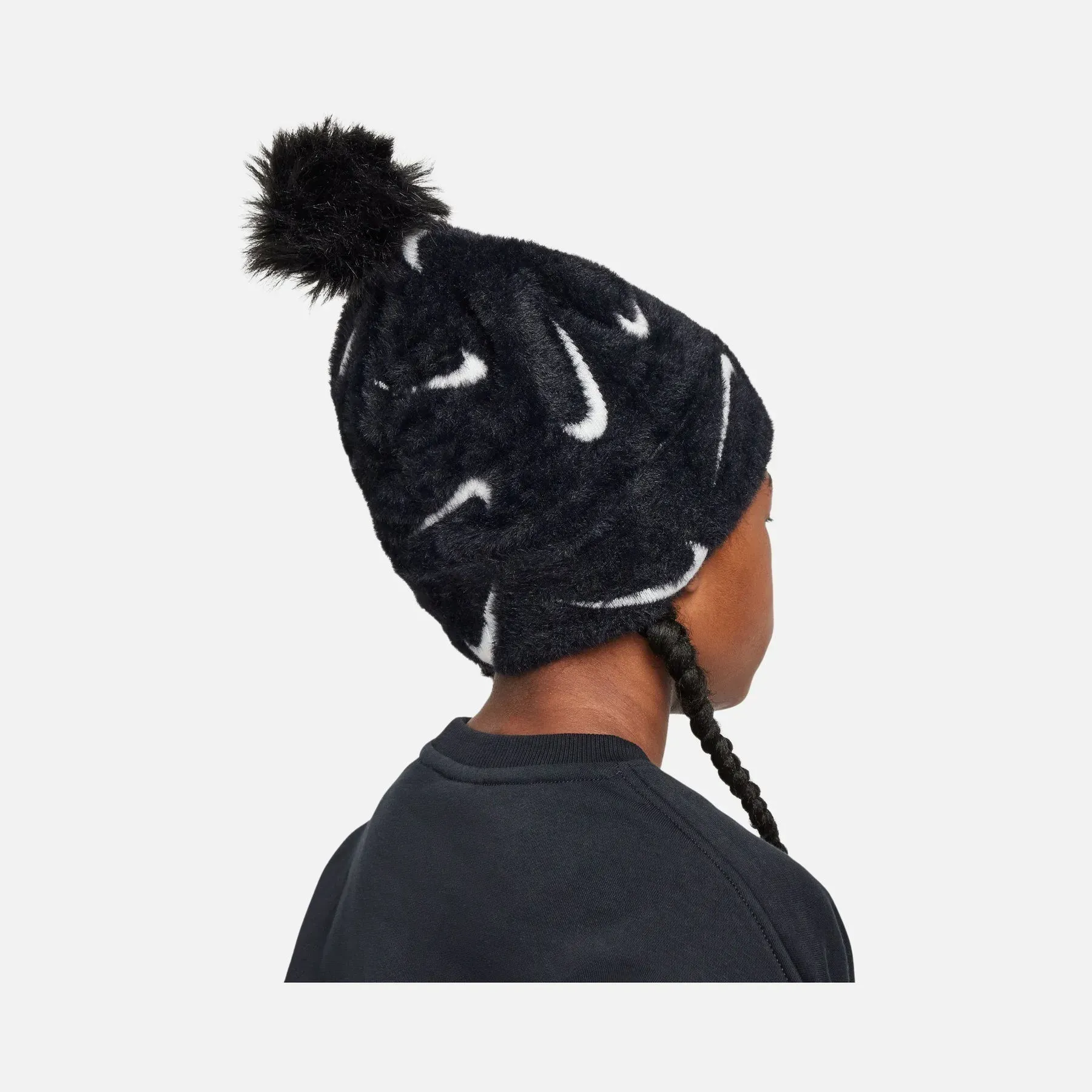 Шапка Nike Sportswear Peak Sc Swoosh Graphics And Faux Fur Pompom Detail (FZ3062-010)