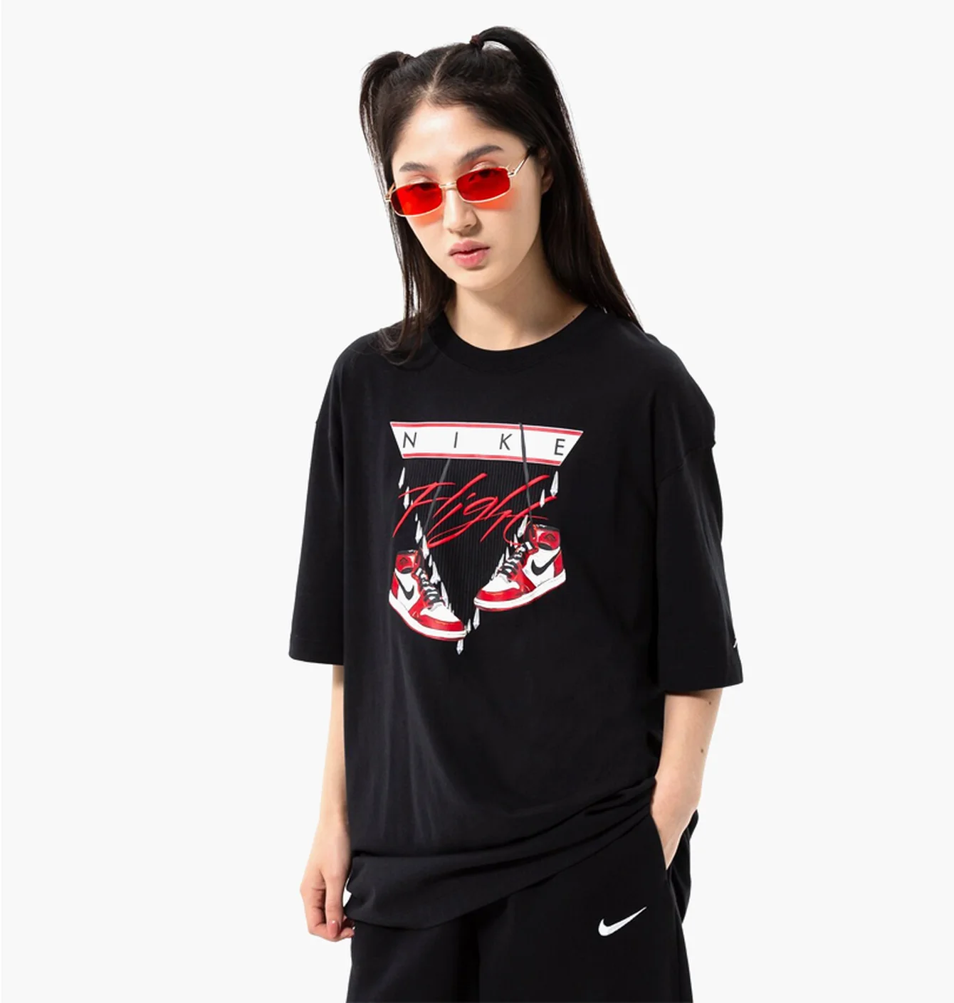 Футболка жіноча Air Jordan T-Shirt W J Flight Shoe Gfx Os Black Dv1411-010