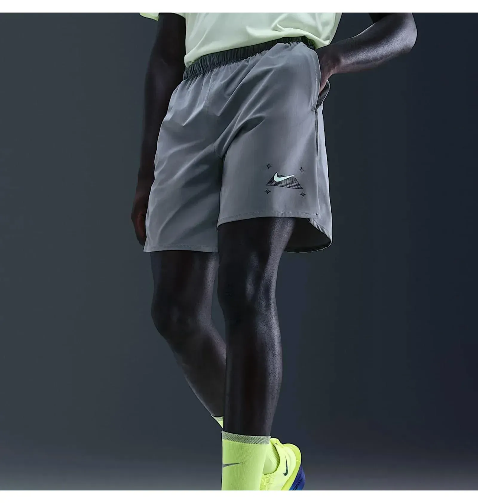 Шорти чоловічі Nike Challenger Grid Shorts Black/Grey (IQ3477-065)