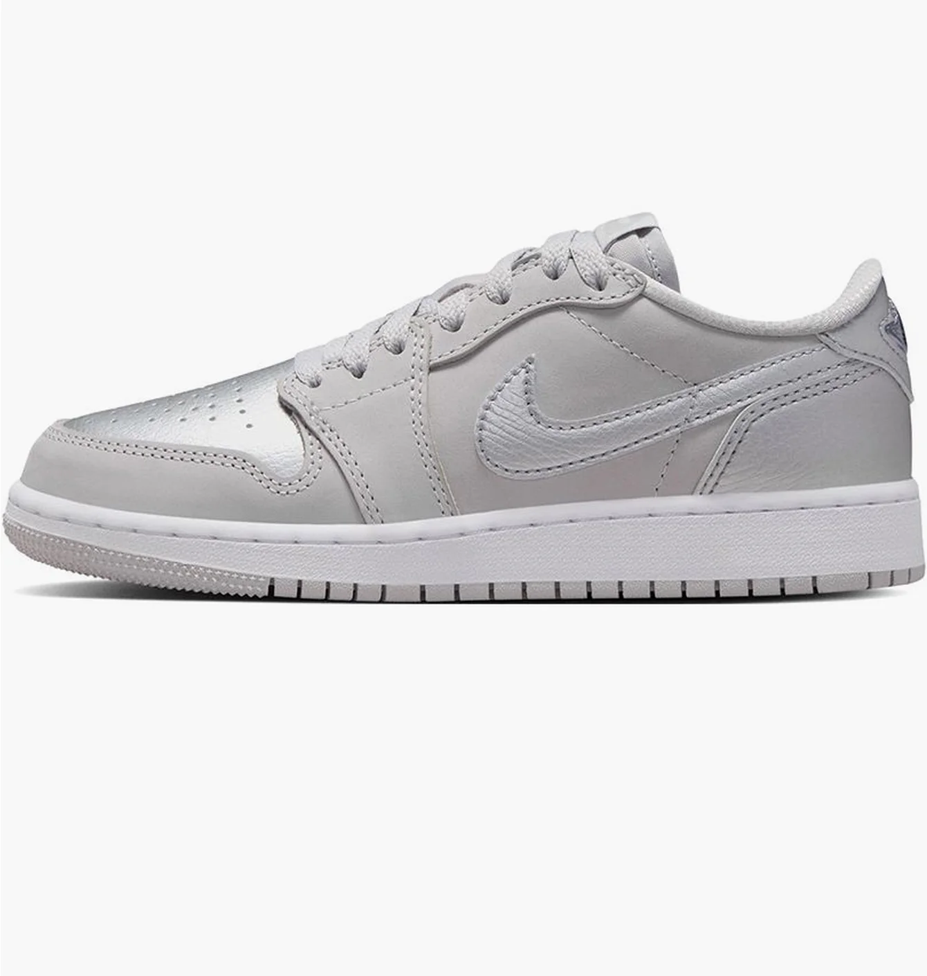 Кросівки дитячі Air Jordan 1 Retro Low Og Silver Grade School Lifestyle Shoe Grey CZ0858-002