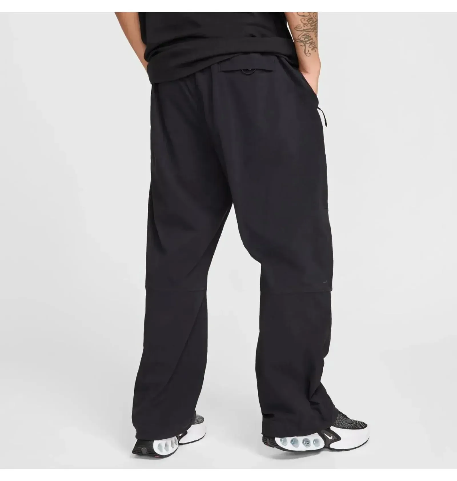 Спортивний костюм чоловічий Nike Tech Woven Black (HM7151-010__HM7158-010)