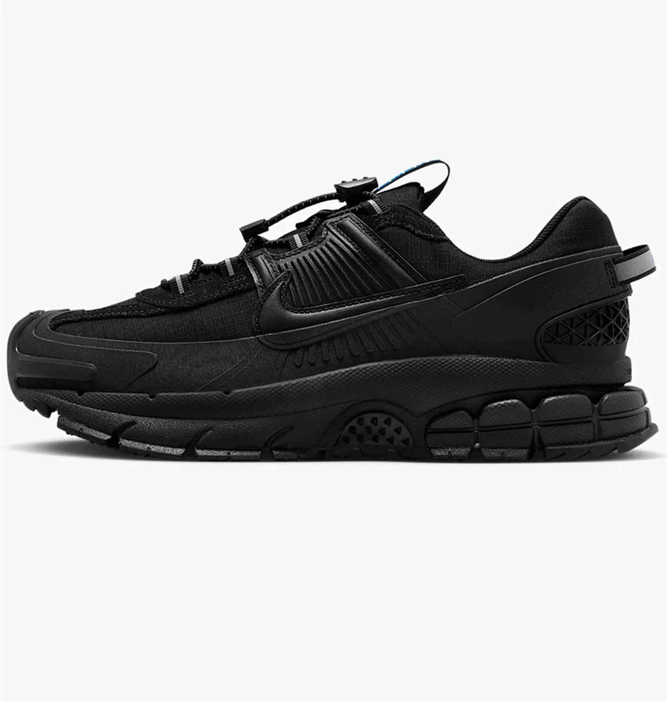 Кросівки жіночі Nike Zoom Vomero Roam WomenS Winterized Shoes Black HQ2181-004