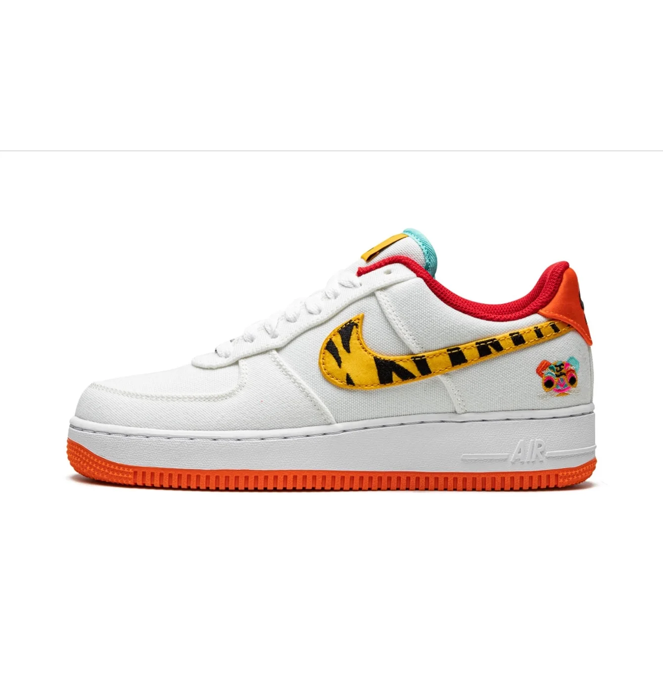 Кросівки жіночі Nike Air Force 1 07 Lx White DR0148-171