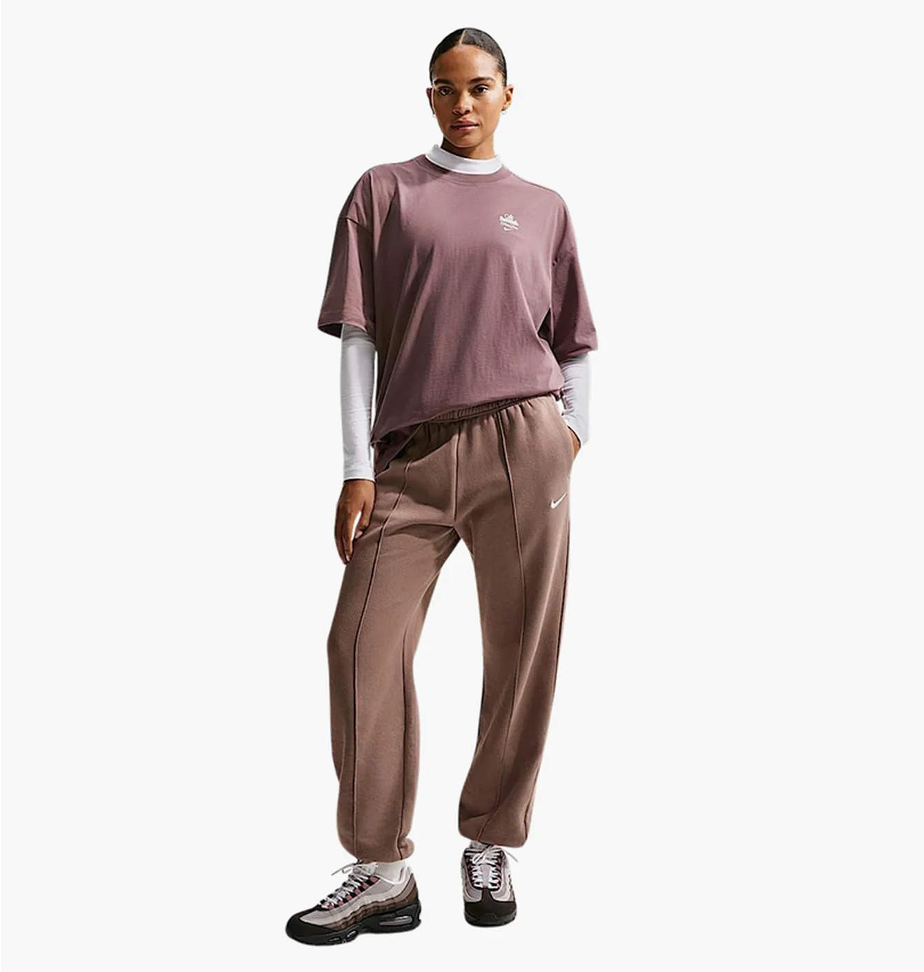 Футболка жіноча Nike Sportswear Classic WomenS Oversized Short-Sleeve T-Shirt Brown IQ1091-502