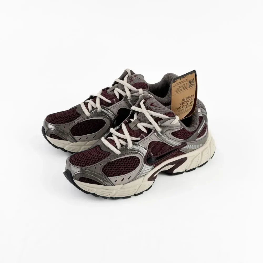 Кросівки жіночі Nike V5 Rnr (HQ7901-602)