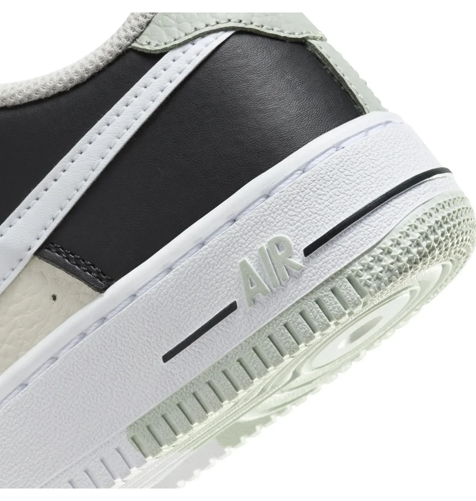 Кросівки жіночі Nike Air Force 1 Lv8 (Gs) (FB9035-002)
