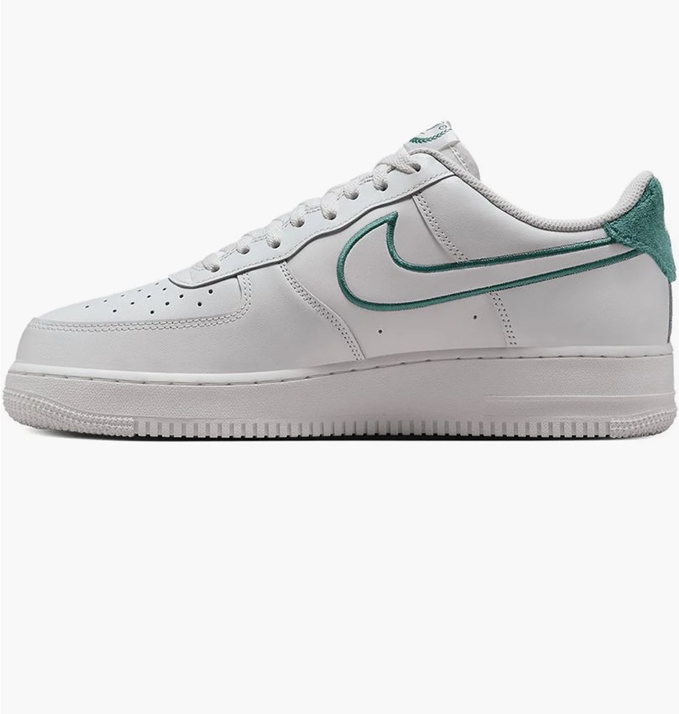 Кросівки чоловічі Nike Air Force 1 `07 Lv8 Resort & Sport White FN8349-100