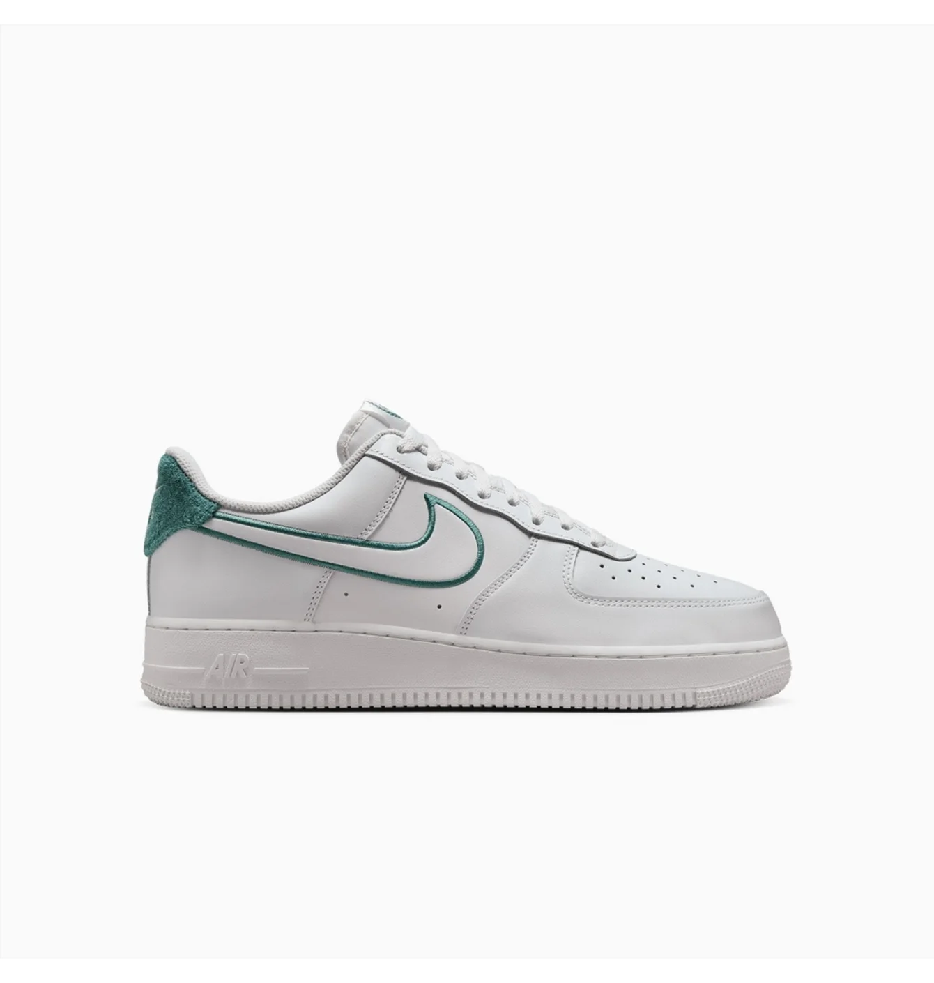 Кросівки чоловічі Nike Air Force 1 `07 Lv8 Resort & Sport White FN8349-100