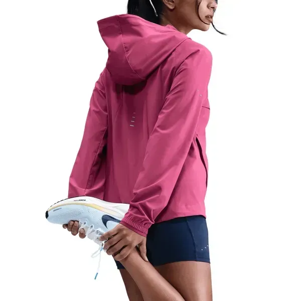 Вітровка жіноча Nike Swift Jacket (HQ0650-634)