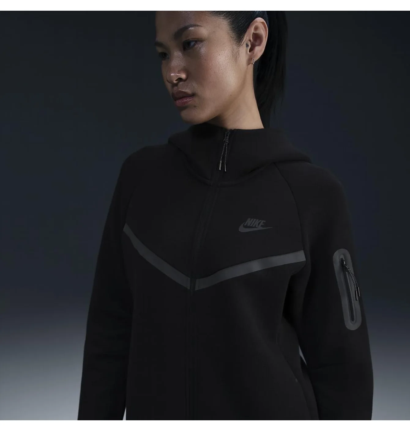 Толстовка жіноча Nike Sportswear Tech Fleece Windrunner Black HV6747-010