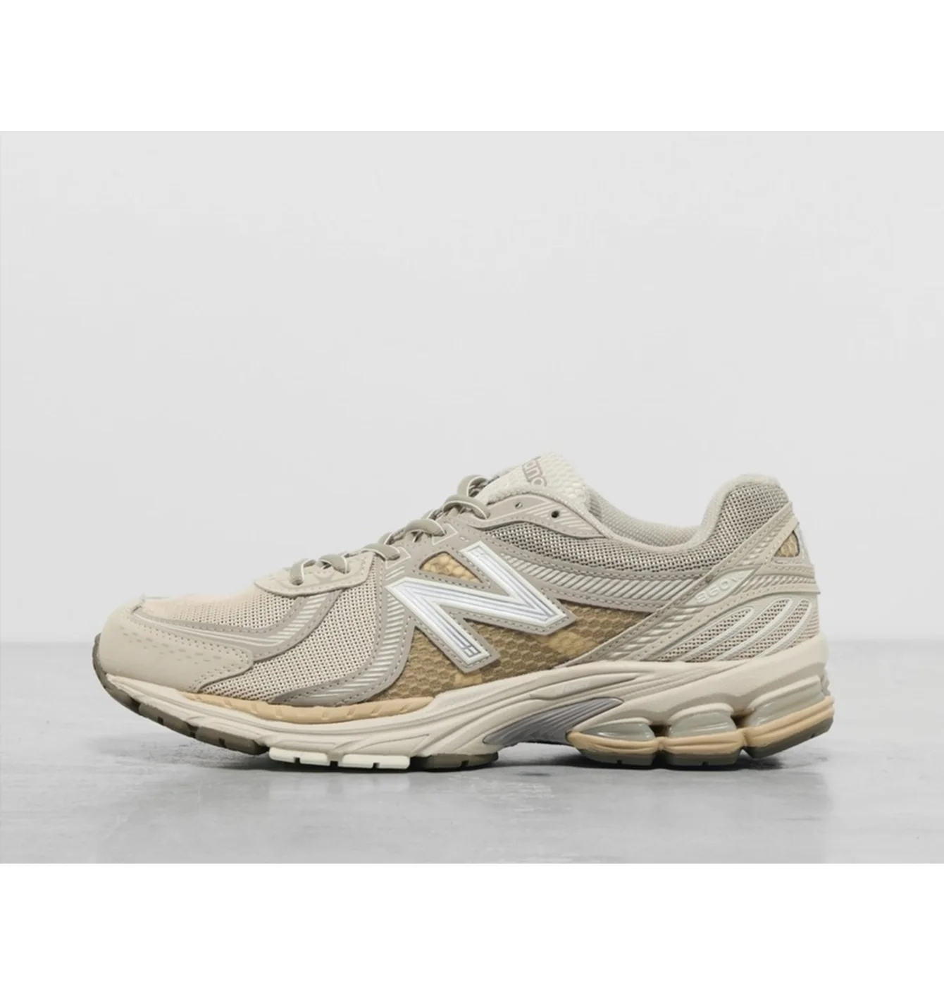 New Balance 860v2
