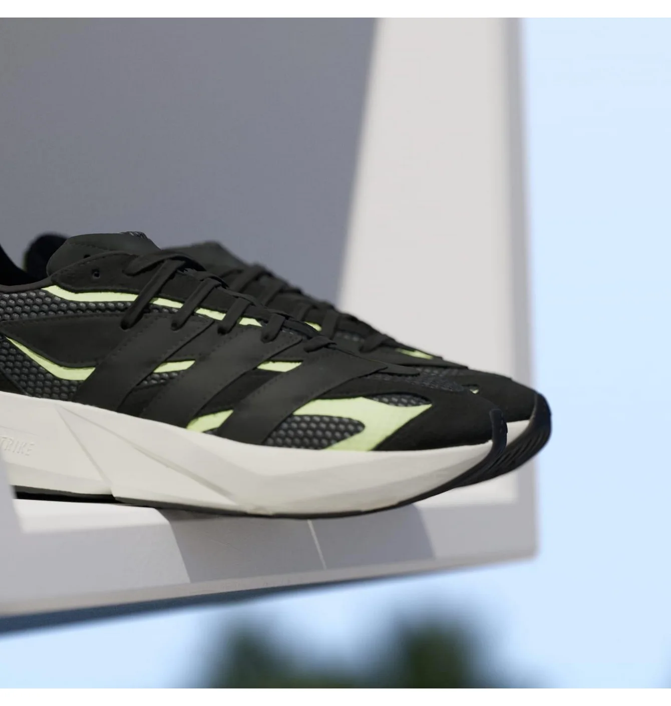 Кросівки чоловічі Adidas Lightblaze Black JH6945