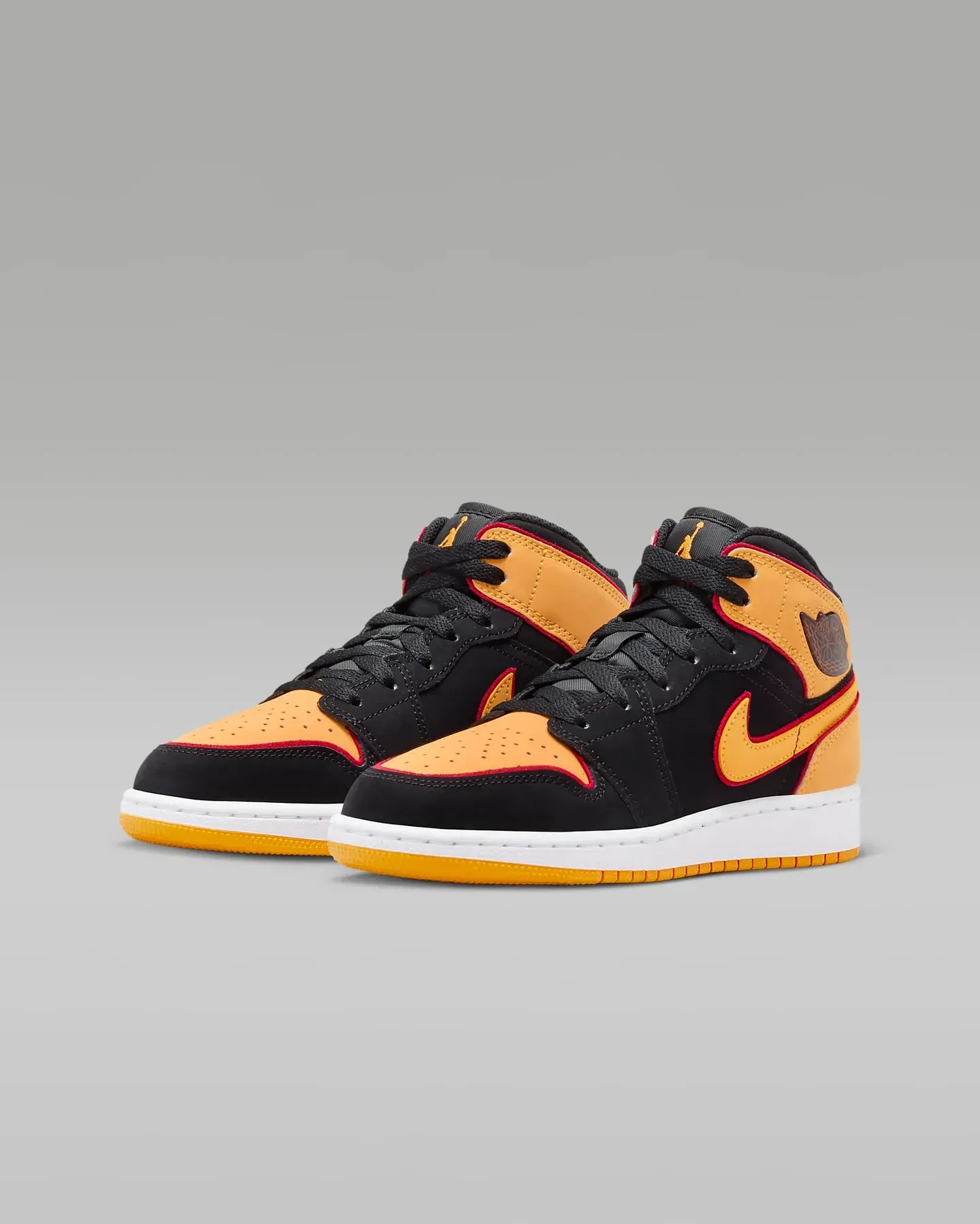 Кросівки жіночі Jordan Air 1 Mid Se (FJ4924-008)
