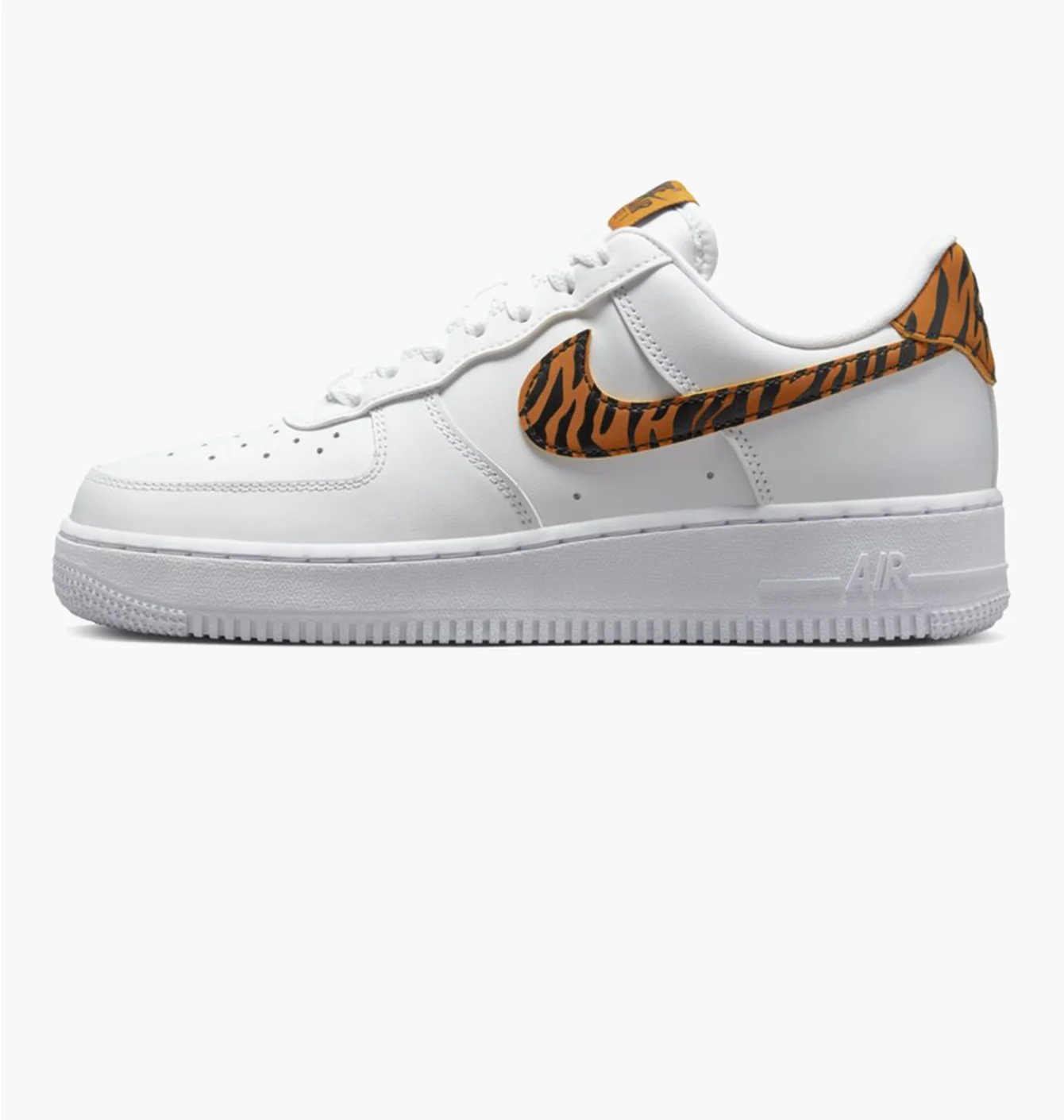 Кросівки жіночі Nike Sportswear Air Force 1 07 White DD8959-108