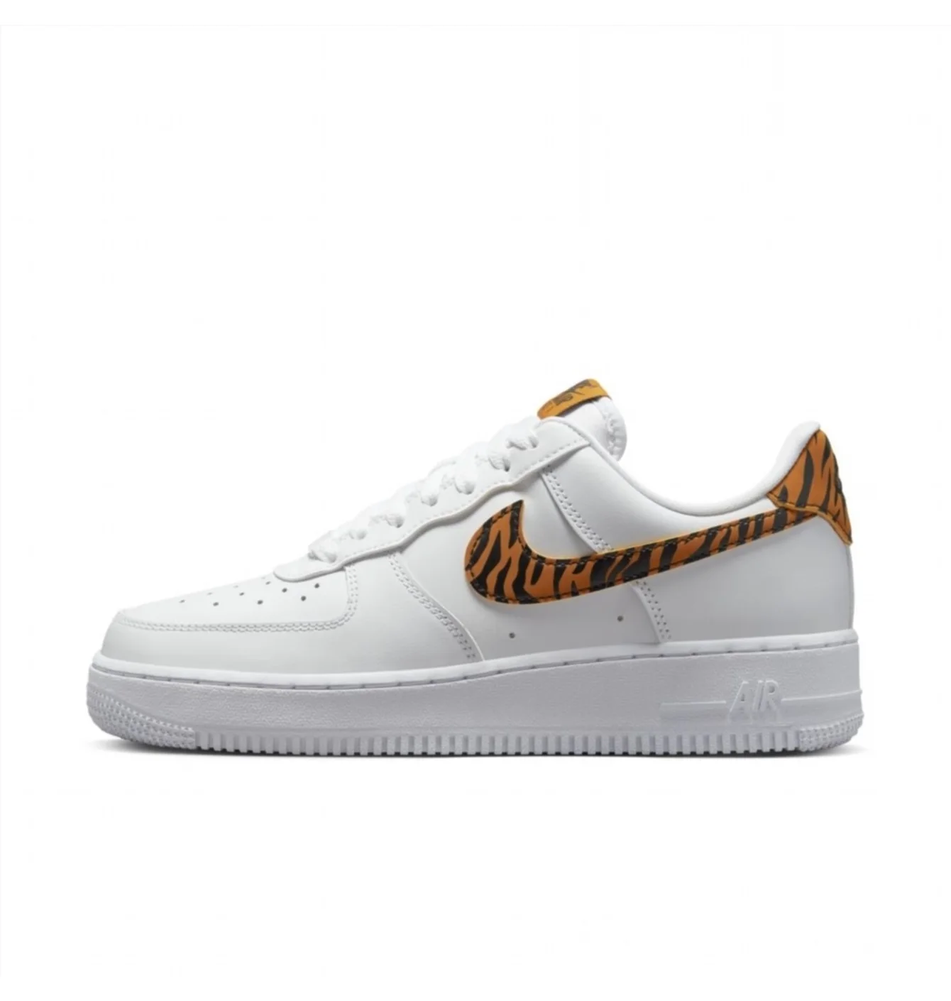 Кросівки жіночі Nike Sportswear Air Force 1 07 White DD8959-108