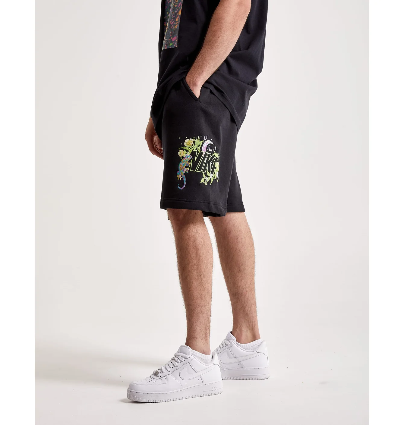 Шорти чоловічі Nike Sportswear Fleece Embroidered Graphic Shorts Black DV0055-010