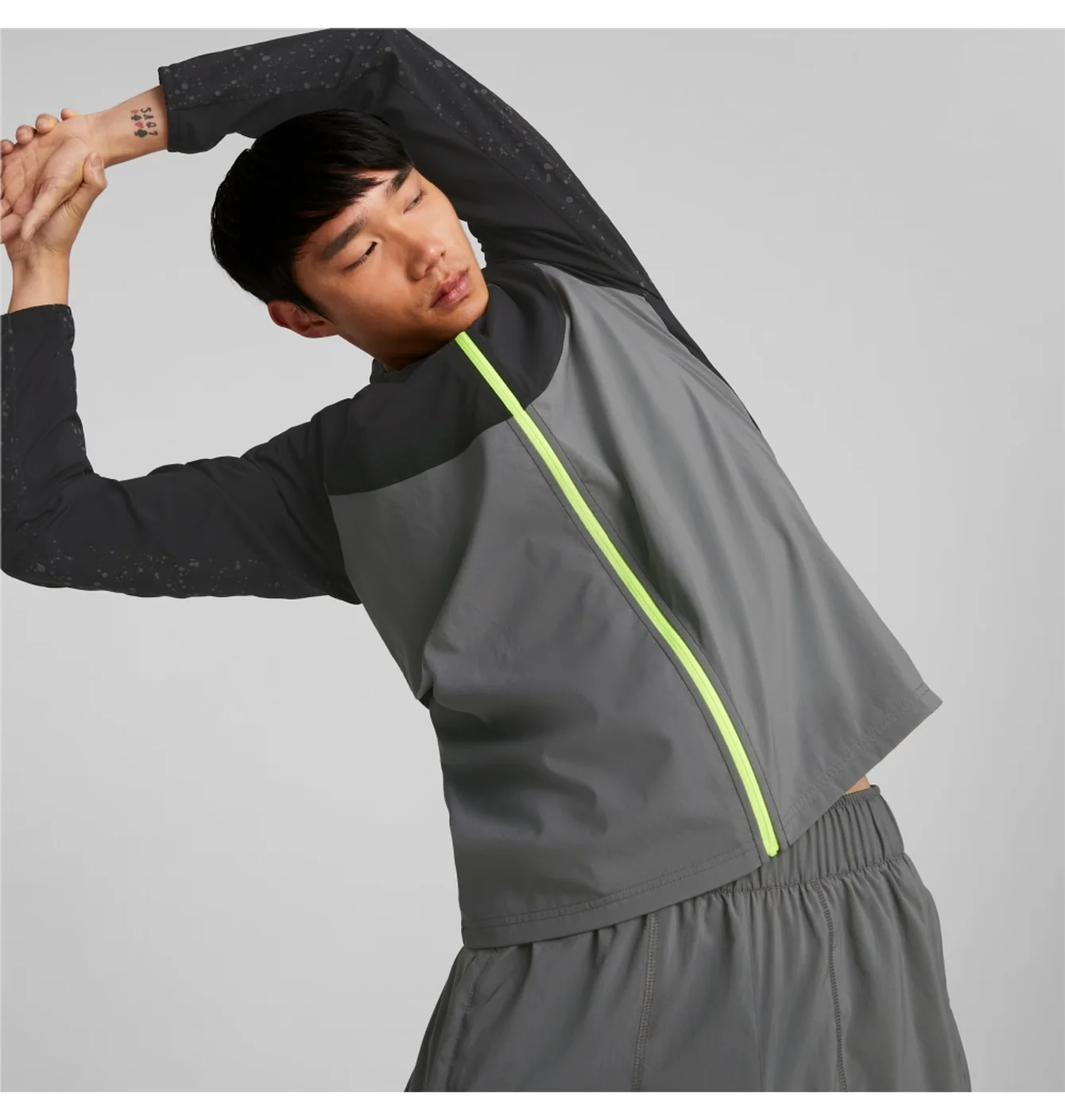 Куртка чоловіча Puma Reflective Printed Woven Running Jacket Grey/Black 522409-15