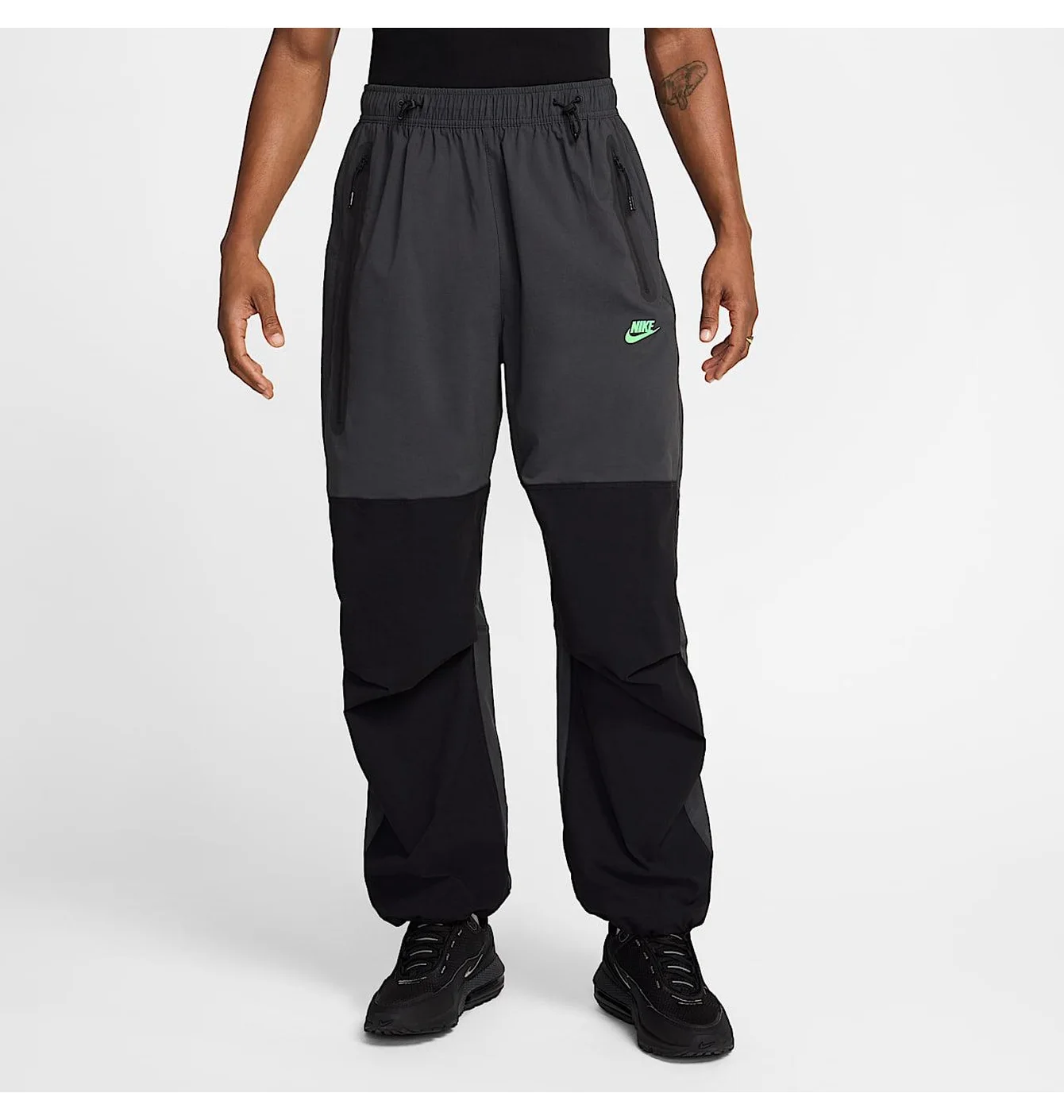 Штани чоловічі Nike Tech Woven Black/Grey HM7158-060