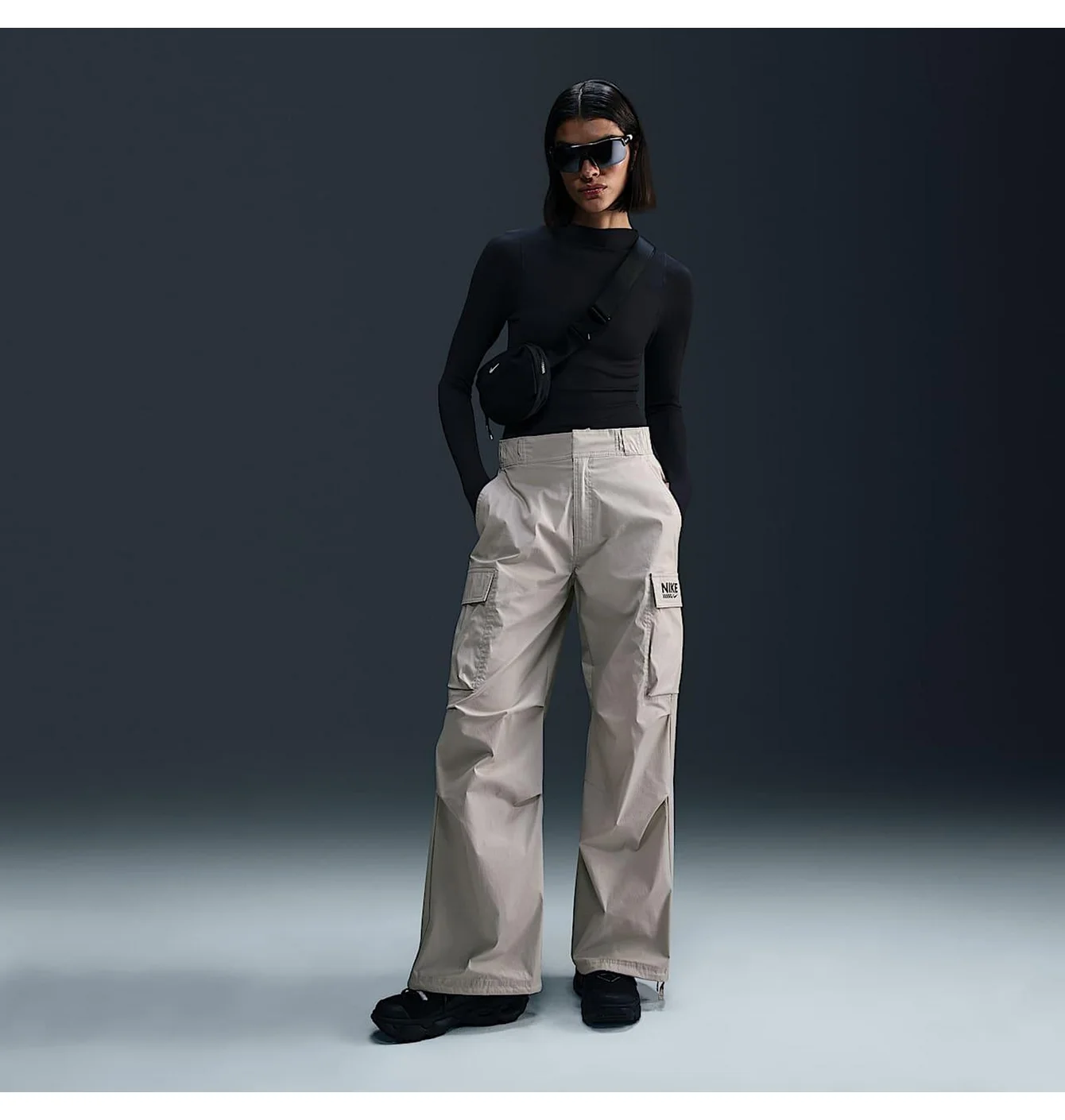 Штани жіночі Nike Sportswearwo Woven Trousers Grey HM4322-014