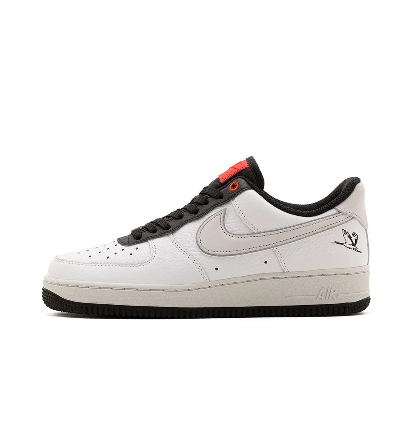 Кросівки чоловічі Nike Air Force 1 07 Lx White DA8482-100
