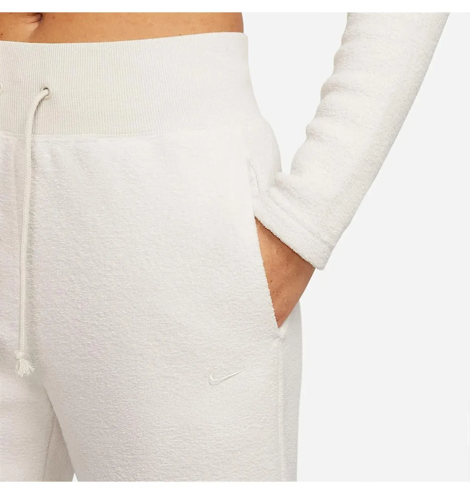 Спортивний костюм жіночий Nike Sportswear White (FN3619-104__FN3622-104)