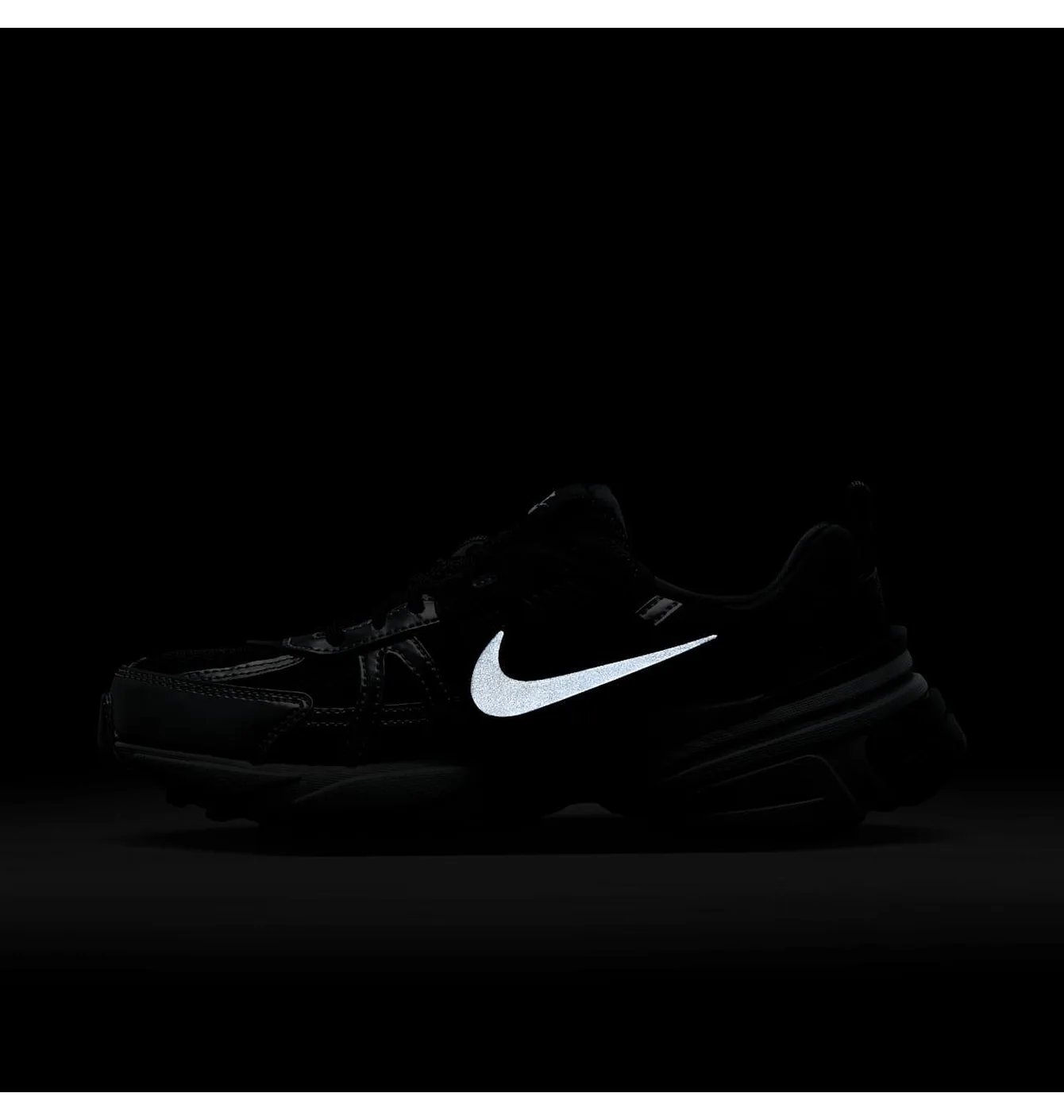 Кросівки жіночі Nike V2K Run Black/Metallic FD0736-005
