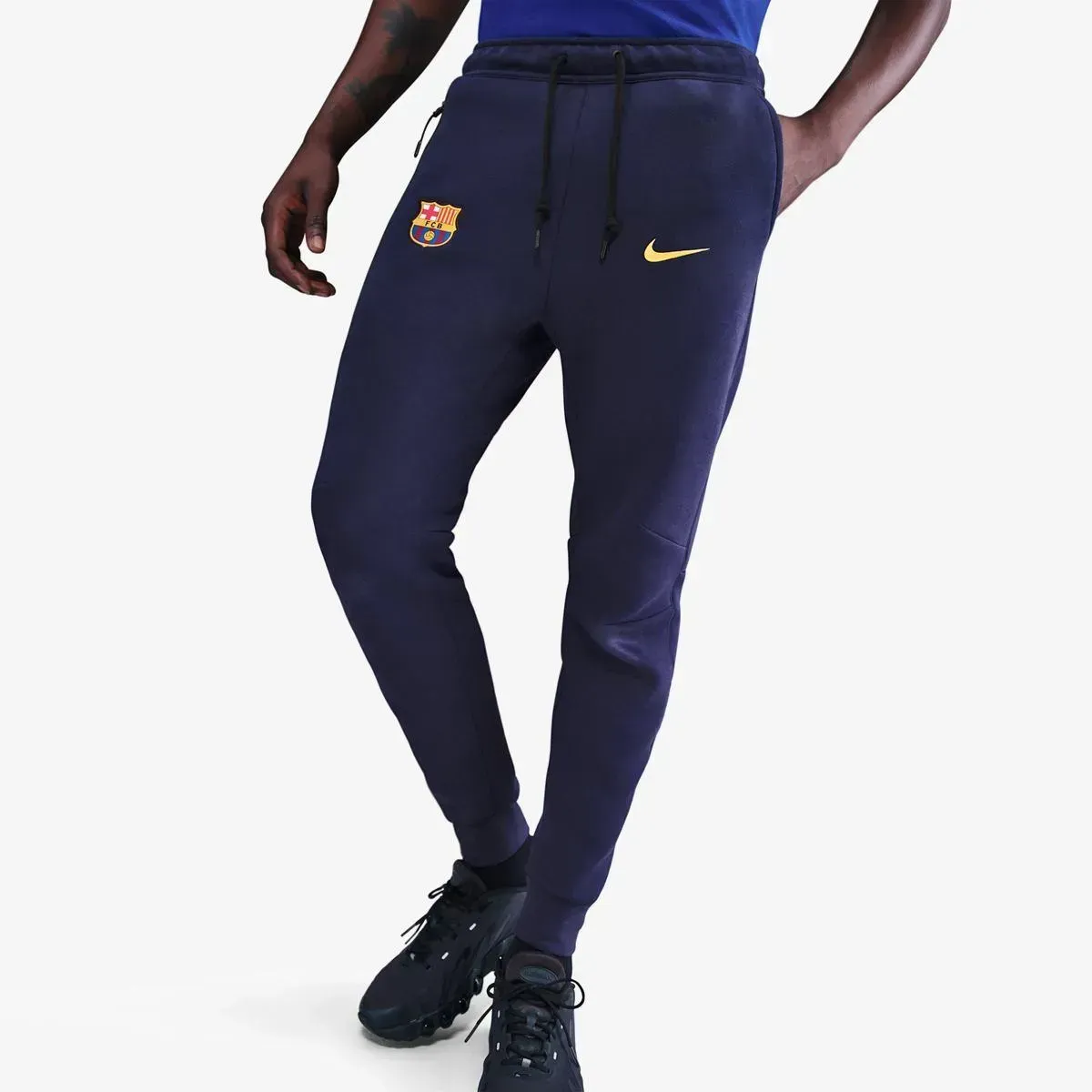 Брюки чоловічі Nike Fcb Mnsw Tech Flc Jgr Pant (HJ6444-594)