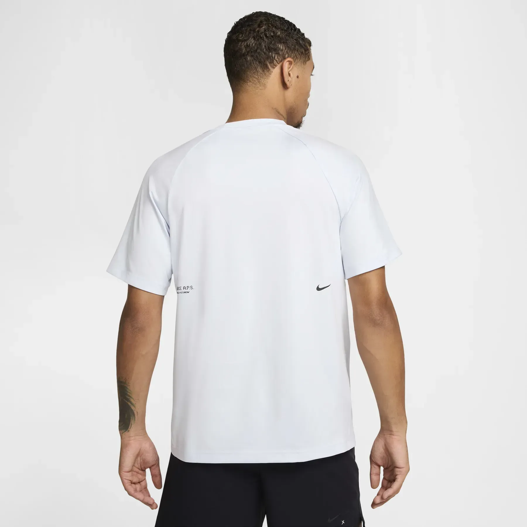 Футболка чоловіча Nike Aps Dri-Fit Adv Short-Sleeve Versatile Top (FN3008-085)