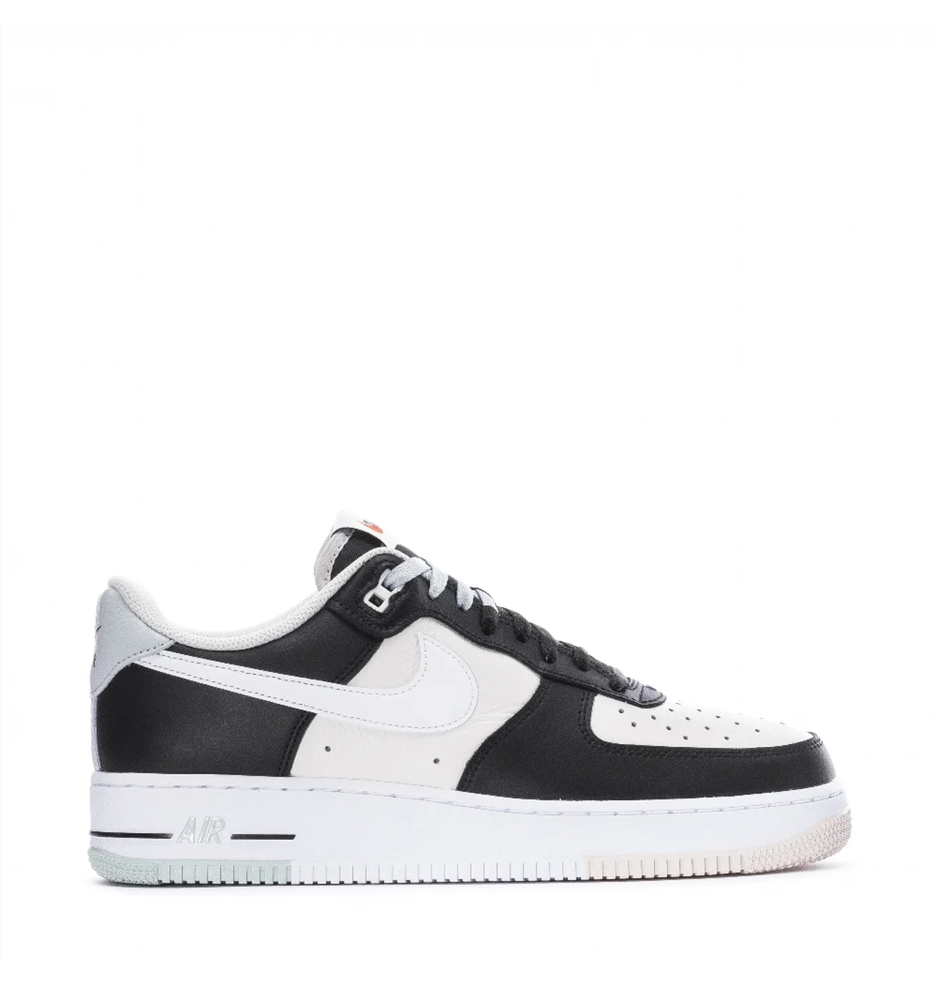 Кросівки чоловічі Nike Air Force 1 Low 07 Lv8 White/Black FD2592-002