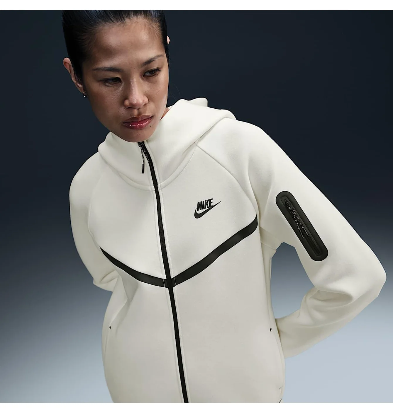 Толстовка жіноча Nike Sportswear Tech Fleece Windrunner Beige HV6747-110