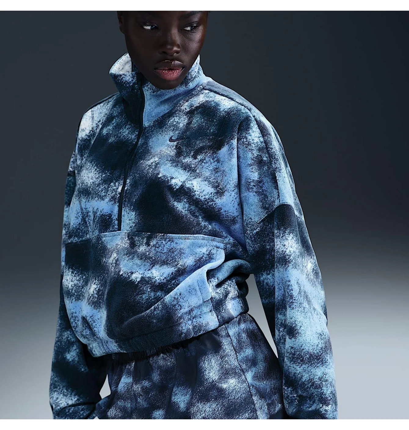 Кофта жіноча Nike One Therma-Fit Oversized 1/2-Zip Fleece Printed Top Camo/Blue FZ6969-478