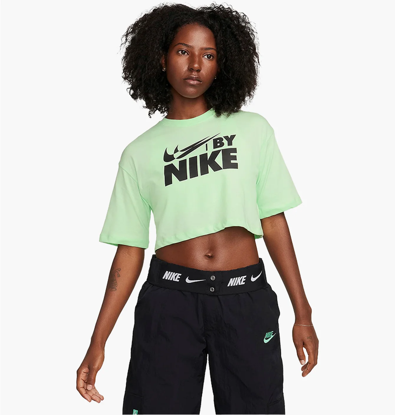 Футболка жіноча Nike Sportswear Green FZ4635-376