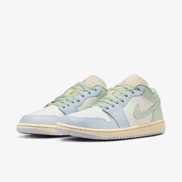 Кросівки жіночі Jordan 1 Low (DC0774-108)