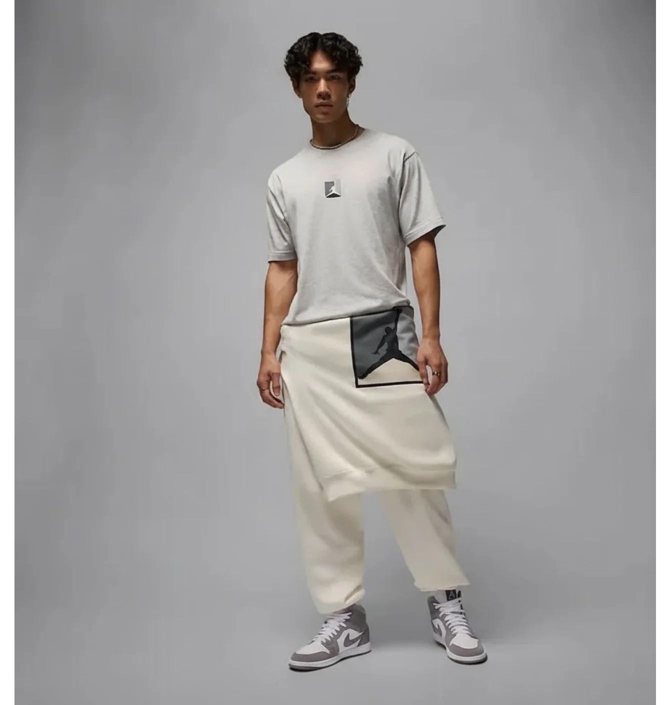 Футболка чоловіча Air Jordan Brooklyn Grey HQ8942-050