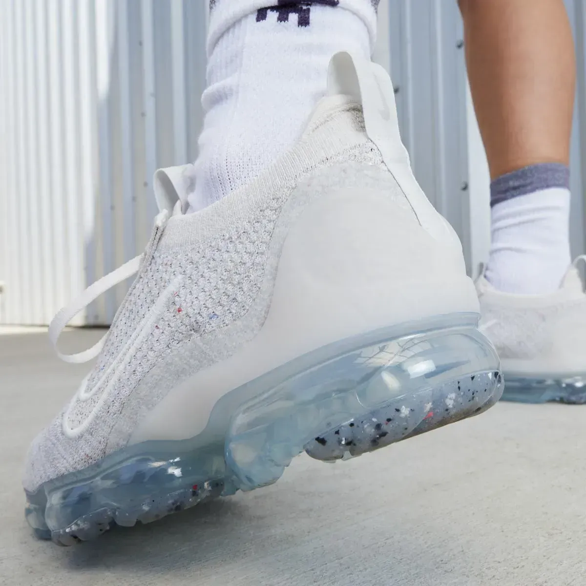 Кросівки жіночі Nike W Air Vapormax 2021 Fk (DJ9975-001)