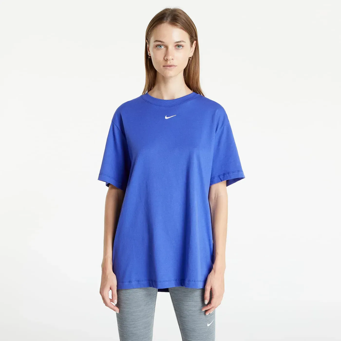 Футболка жіноча Nike Sportswear Essential Boyfriend Tee (DN5697-430)