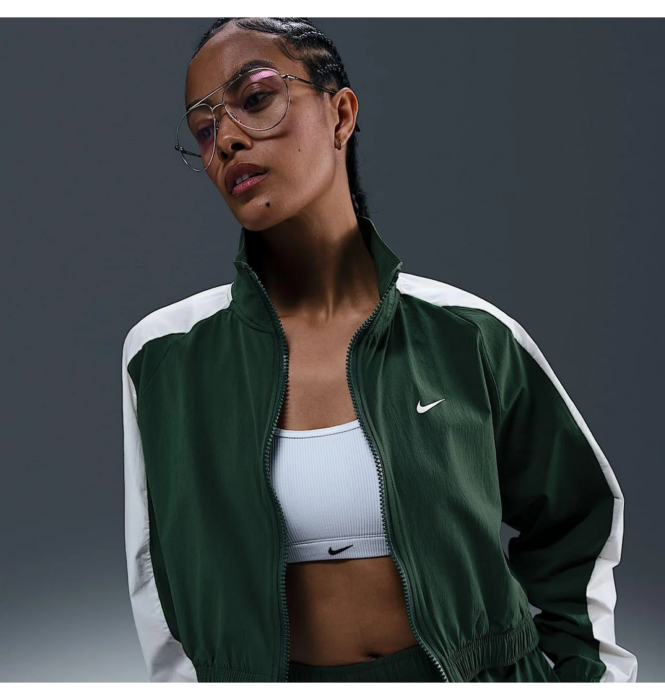 Куртка жіноча Nike Sportswear Woven Jacket Green IB6970-323
