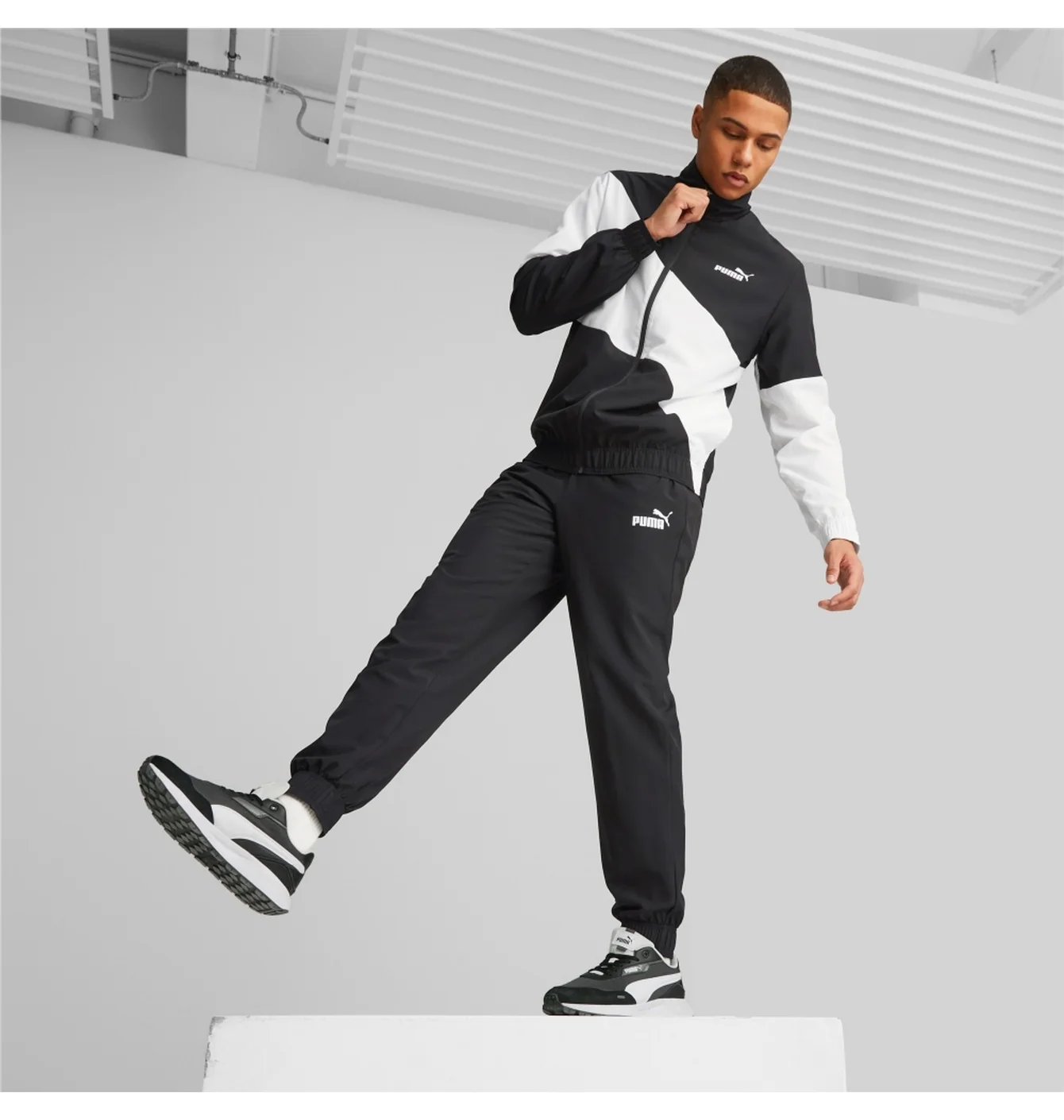 Спортивний костюм чоловічий Puma Power Black/White 673309-01