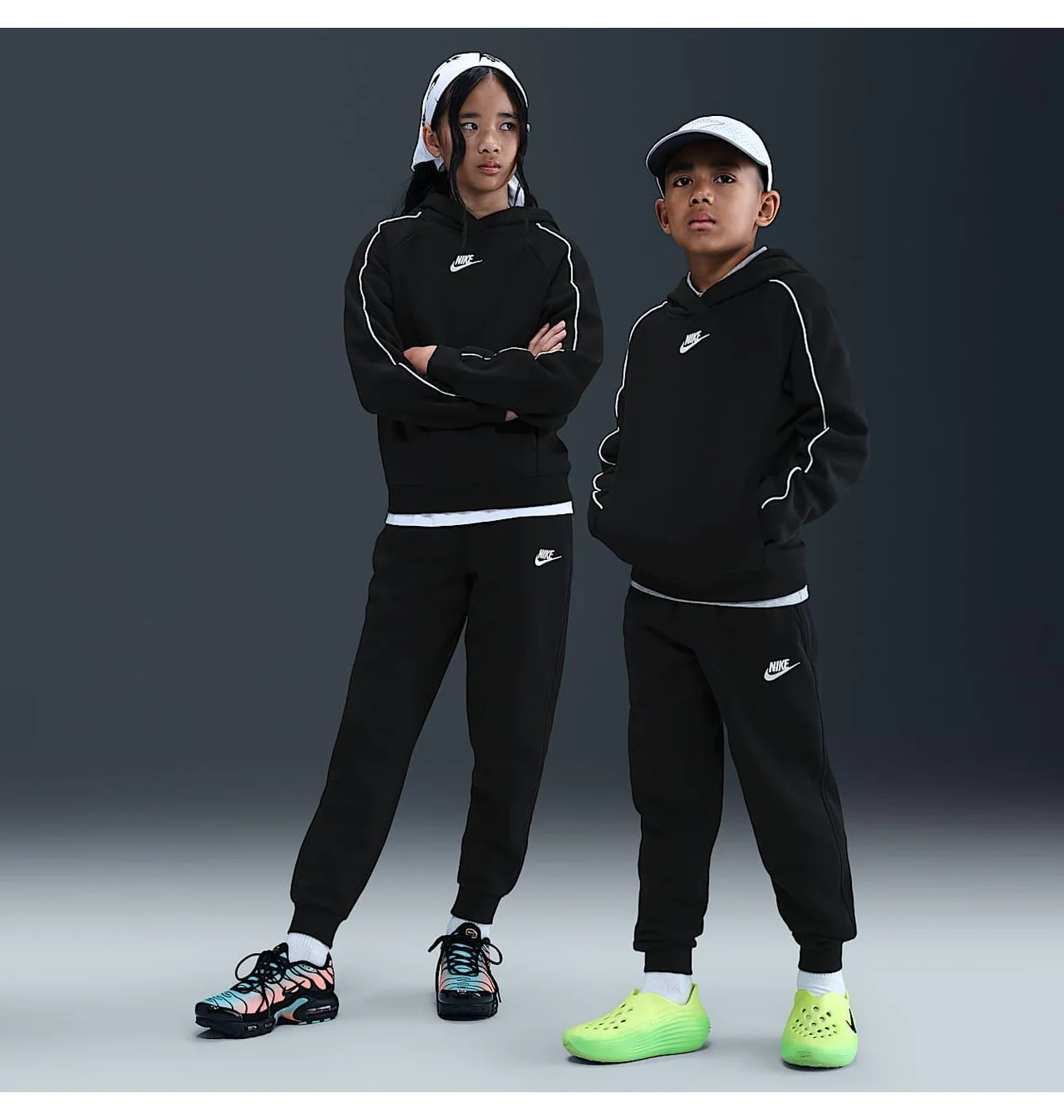 Спортивний костюм дитячий Nike Club Flc Hdy Black HQ9318-010