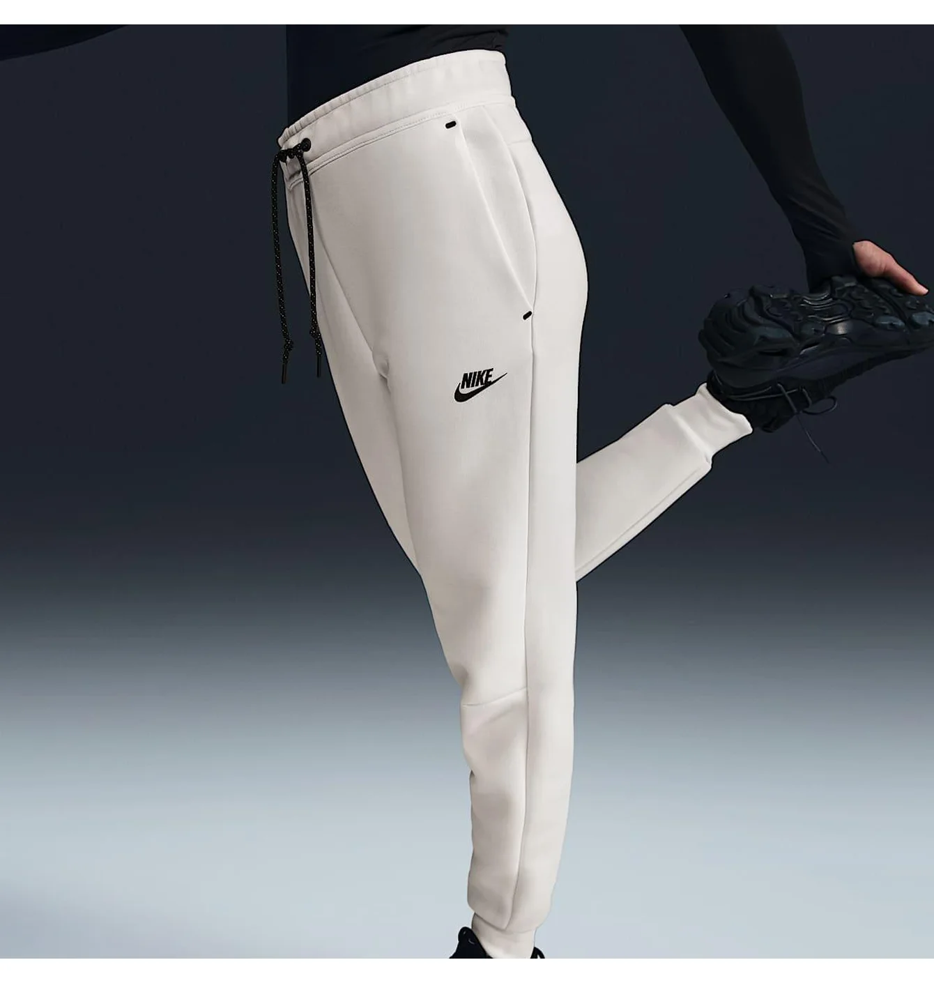 Штани жіночі Nike Sportswear Tech Fleece WomenS Mid- Rise Joggers White HV6779-110