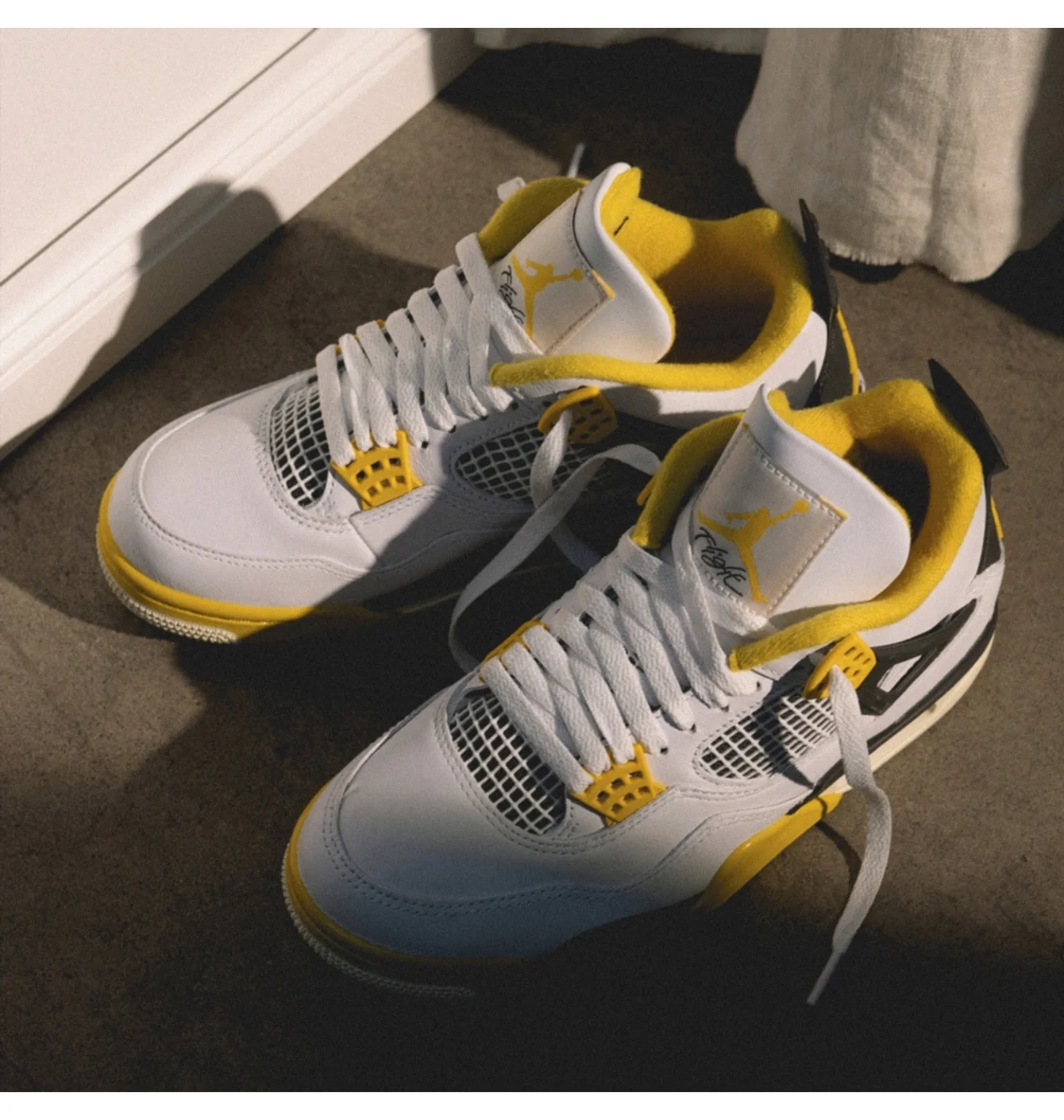 Кросівки жіночі Air Jordan 4 Retro White AQ9129-101