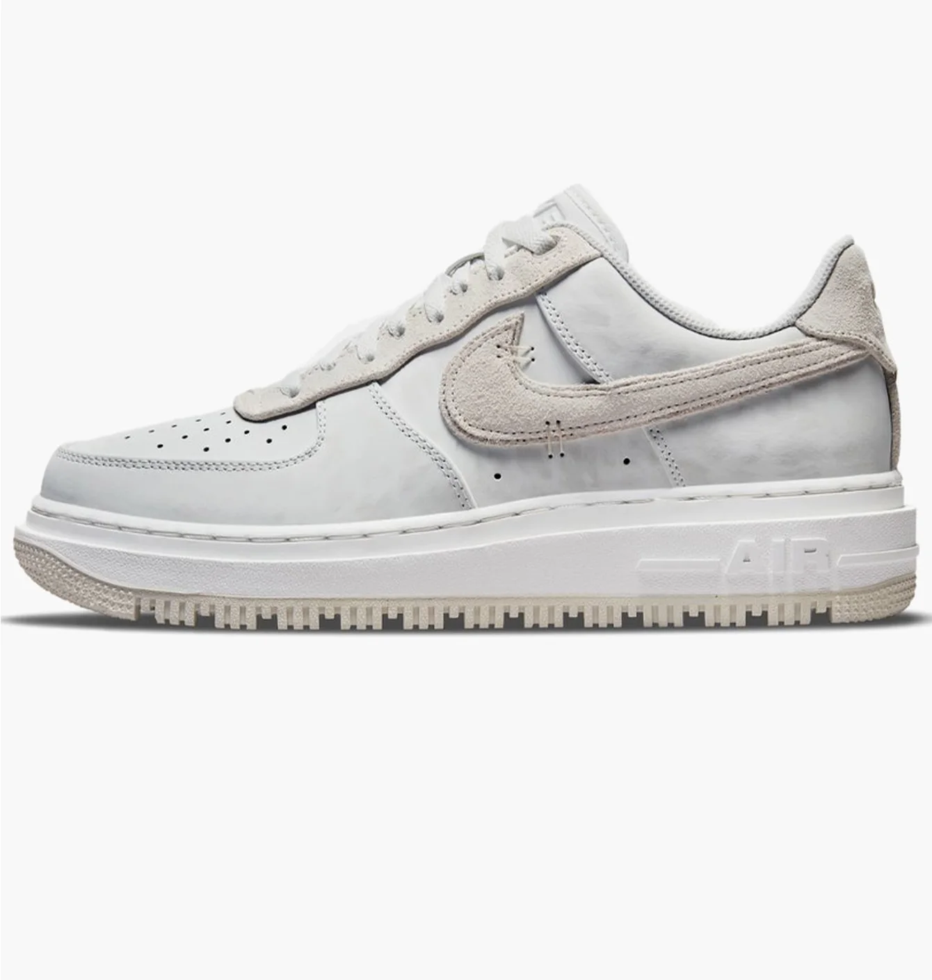 Кросівки чоловічі Nike Air Force 1 Low Luxe Summit DD9605-100
