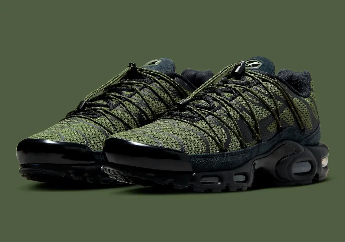 Кросівки чоловічі Nike Air Max Plus Toggle (FJ4232-200)