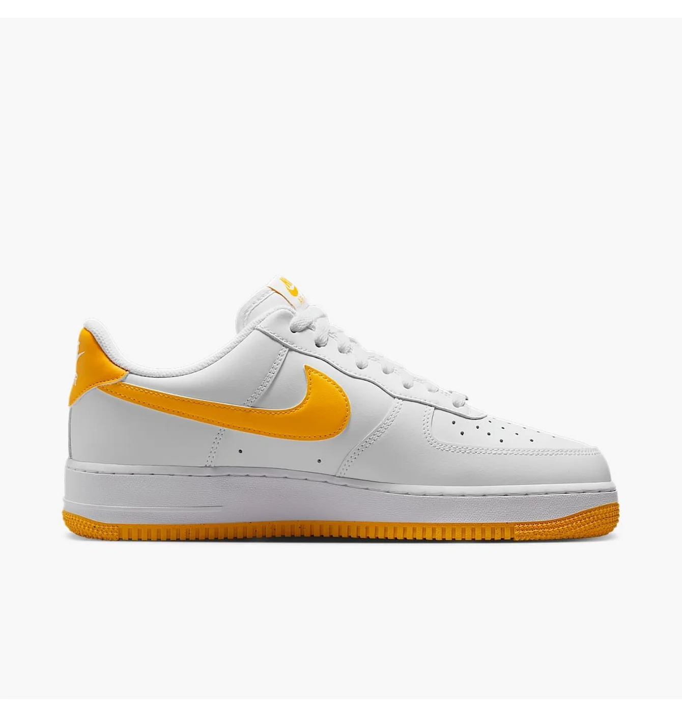 Кросівки чоловічі Nike Air Force 1 07 White FJ4146-105